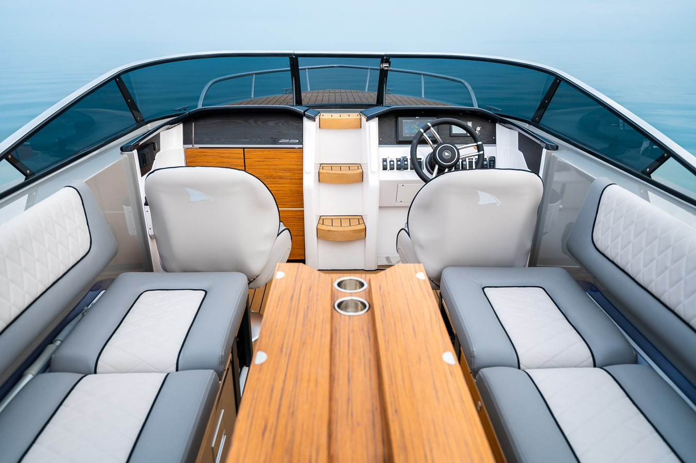 https://arconyachts.ams3.digitaloceanspaces.com/191071/conversions/large_3514897-optimize.jpg