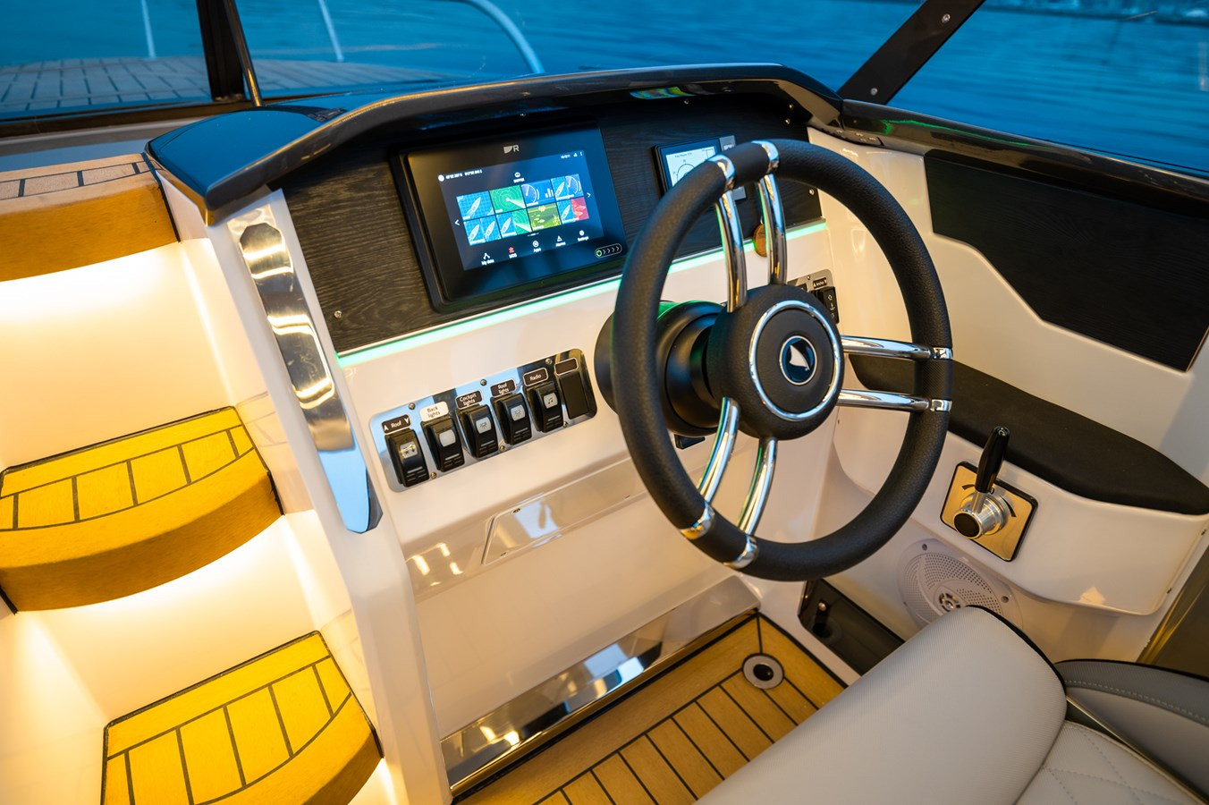 https://arconyachts.ams3.digitaloceanspaces.com/191087/conversions/large_3515000-optimize.jpg