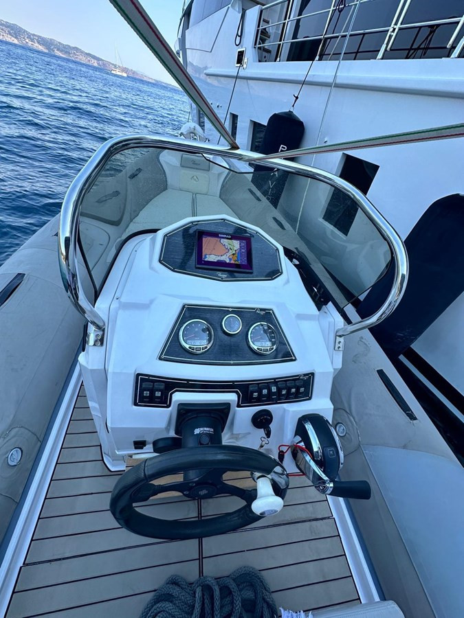 https://arconyachts.ams3.digitaloceanspaces.com/191089/conversions/large_4511318-optimize.jpg