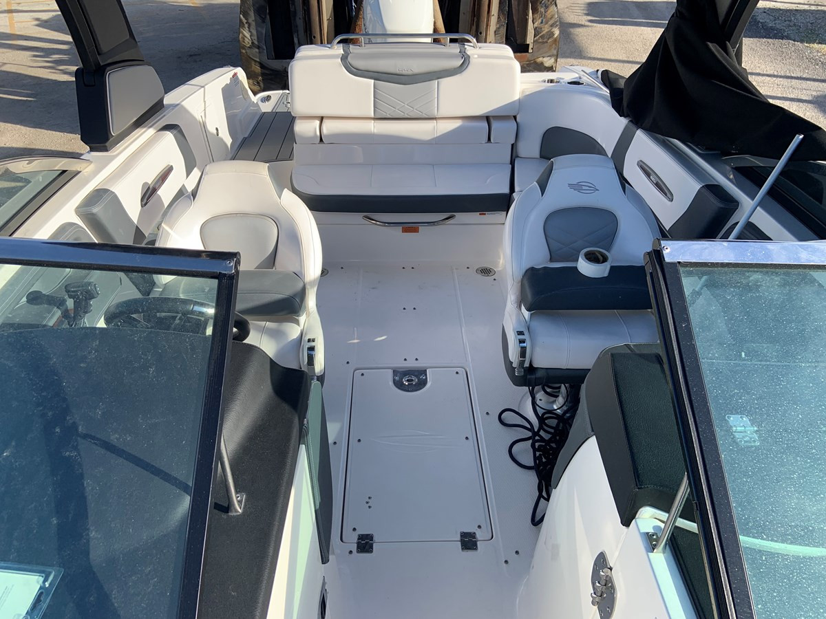 https://arconyachts.ams3.digitaloceanspaces.com/191157/conversions/large_4025893-optimize.jpg