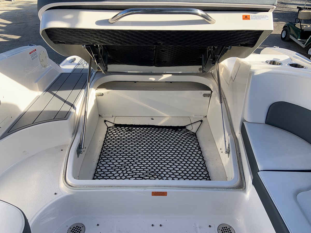 https://arconyachts.ams3.digitaloceanspaces.com/191159/conversions/large_4025894-optimize.jpg