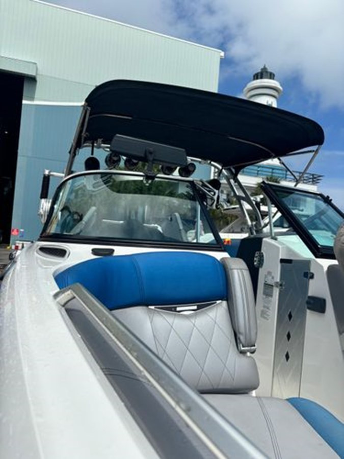 https://arconyachts.ams3.digitaloceanspaces.com/191223/conversions/large_4114851-optimize.jpg
