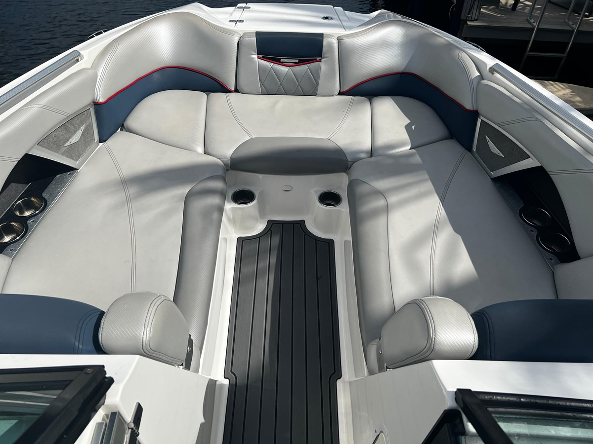https://arconyachts.ams3.digitaloceanspaces.com/191242/conversions/large_4229534-optimize.jpg