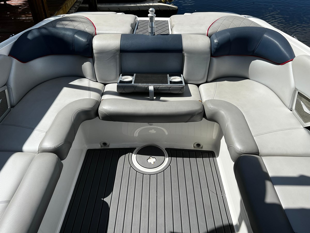 https://arconyachts.ams3.digitaloceanspaces.com/191366/conversions/large_4229581-optimize.jpg