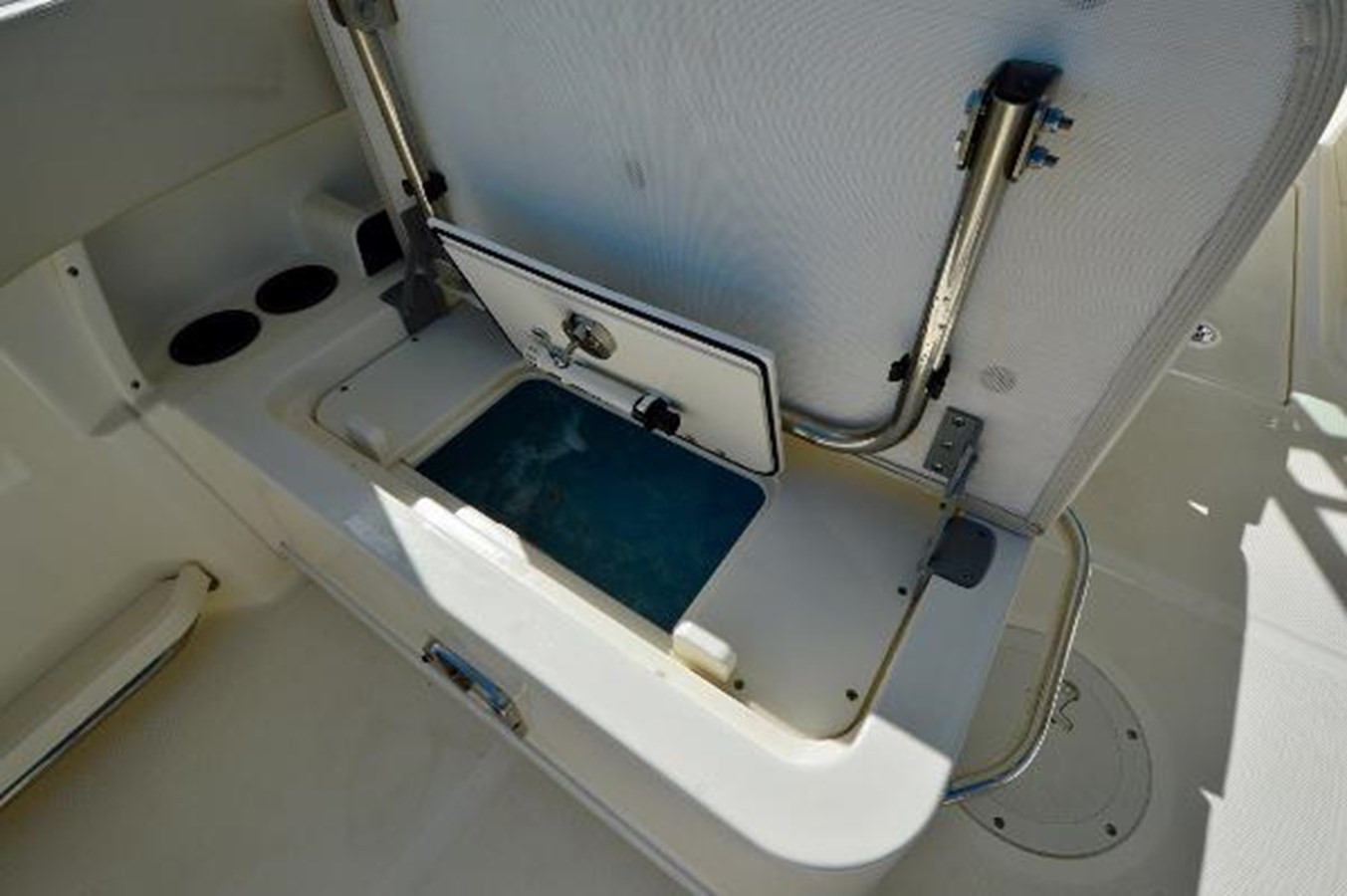 https://arconyachts.ams3.digitaloceanspaces.com/191623/conversions/large_2850631-optimize.jpg