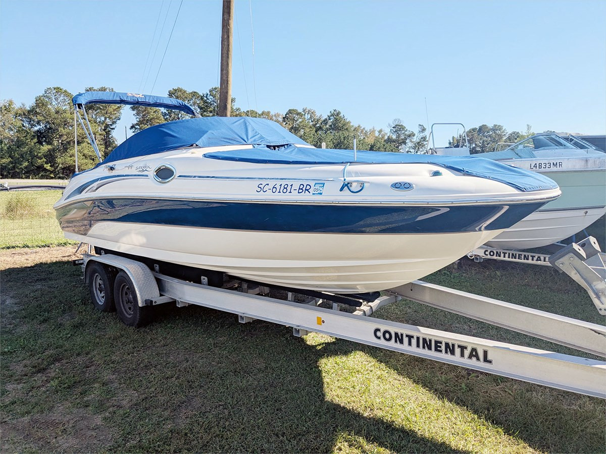 24' SEA RAY 2004 240 SUNDECK