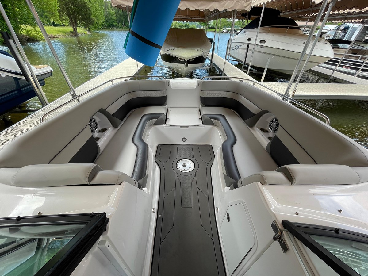 https://arconyachts.ams3.digitaloceanspaces.com/191757/conversions/large_4106648-optimize.jpg