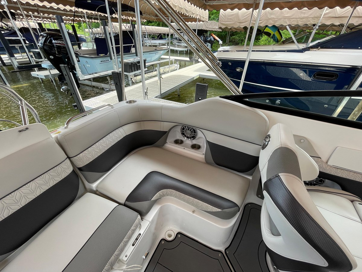 https://arconyachts.ams3.digitaloceanspaces.com/191768/conversions/large_4106654-optimize.jpg