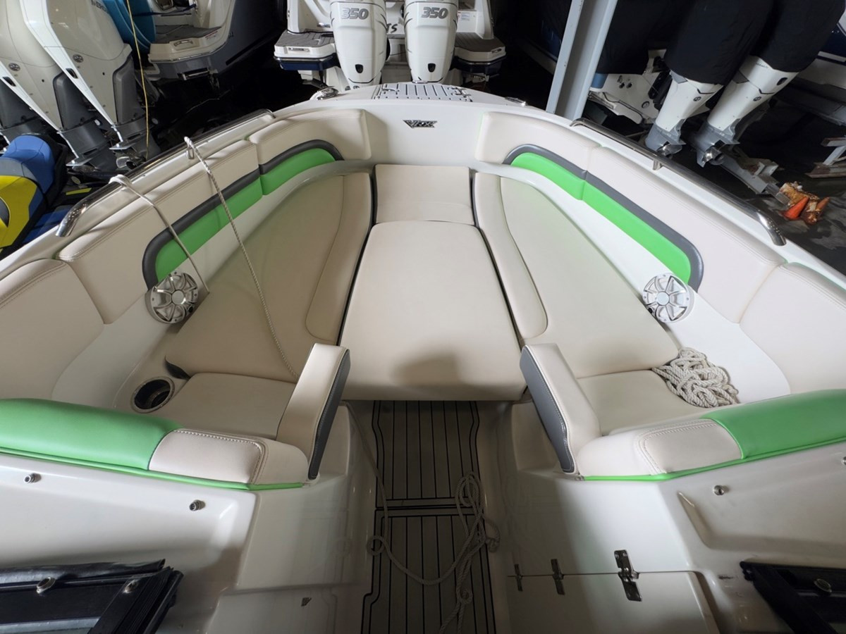 https://arconyachts.ams3.digitaloceanspaces.com/191826/conversions/large_4578475-optimize.jpg