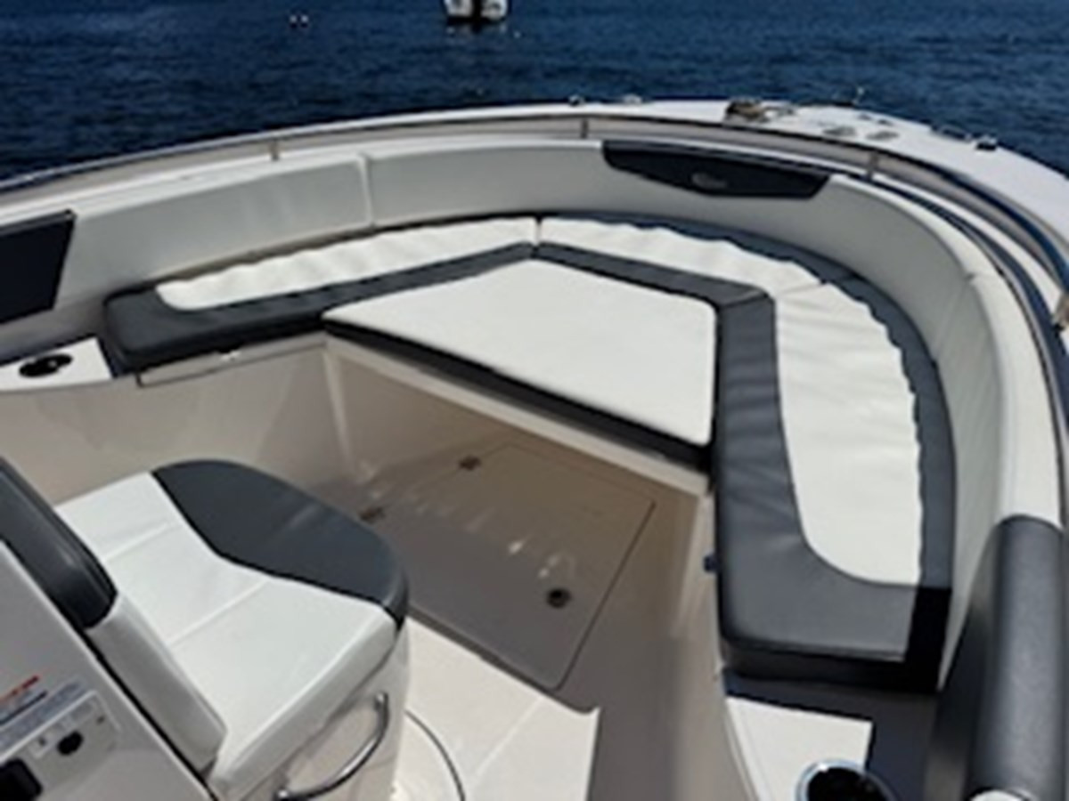 https://arconyachts.ams3.digitaloceanspaces.com/191860/conversions/large_4858554-optimize.jpg