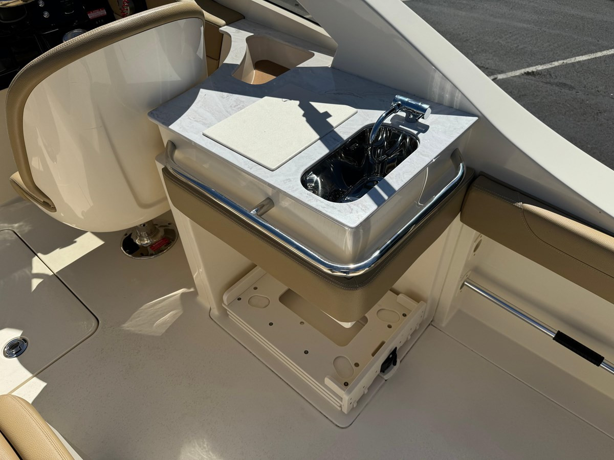 https://arconyachts.ams3.digitaloceanspaces.com/191940/conversions/large_4225235-optimize.jpg