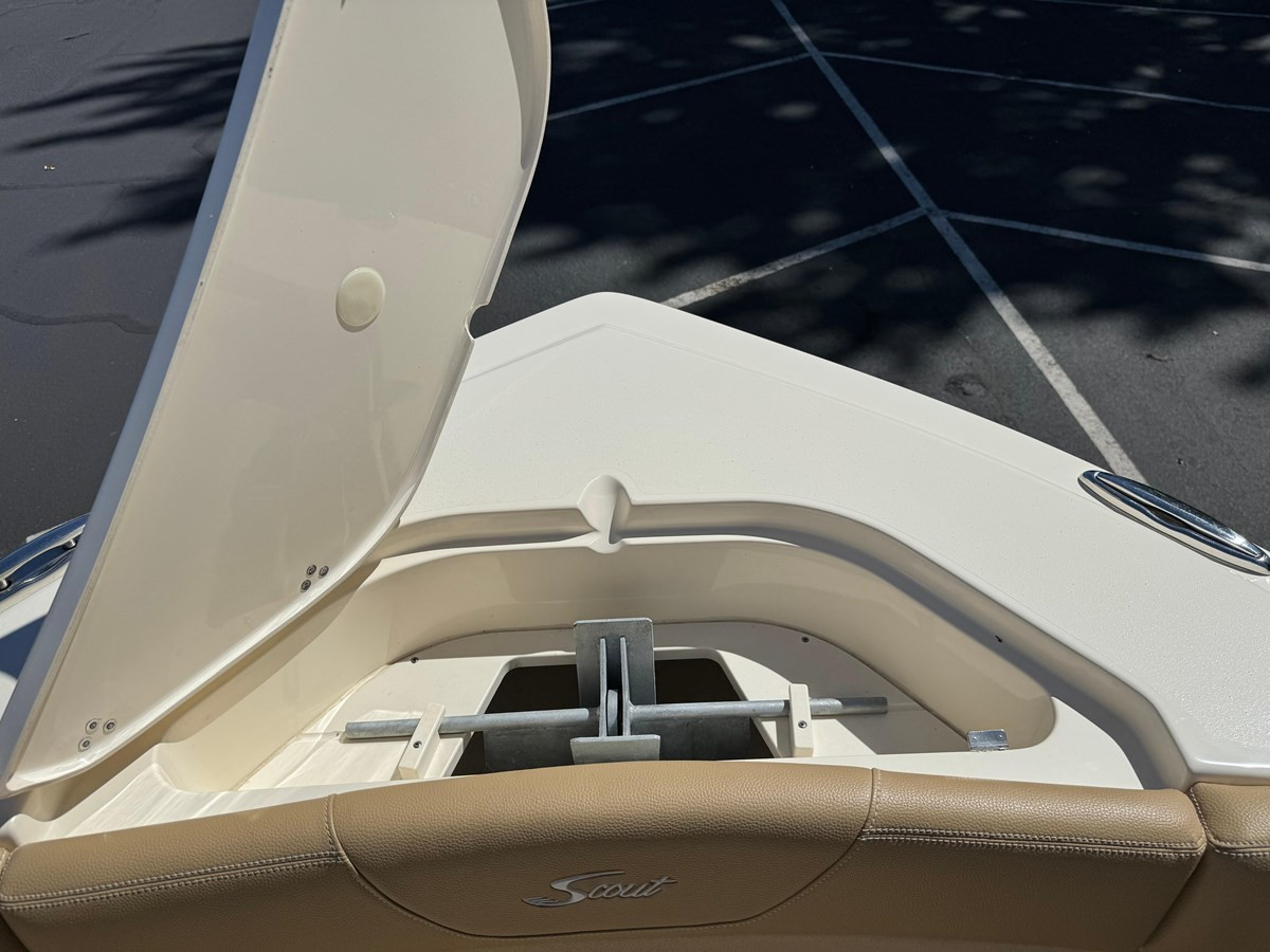 https://arconyachts.ams3.digitaloceanspaces.com/191951/conversions/large_4225241-optimize.jpg
