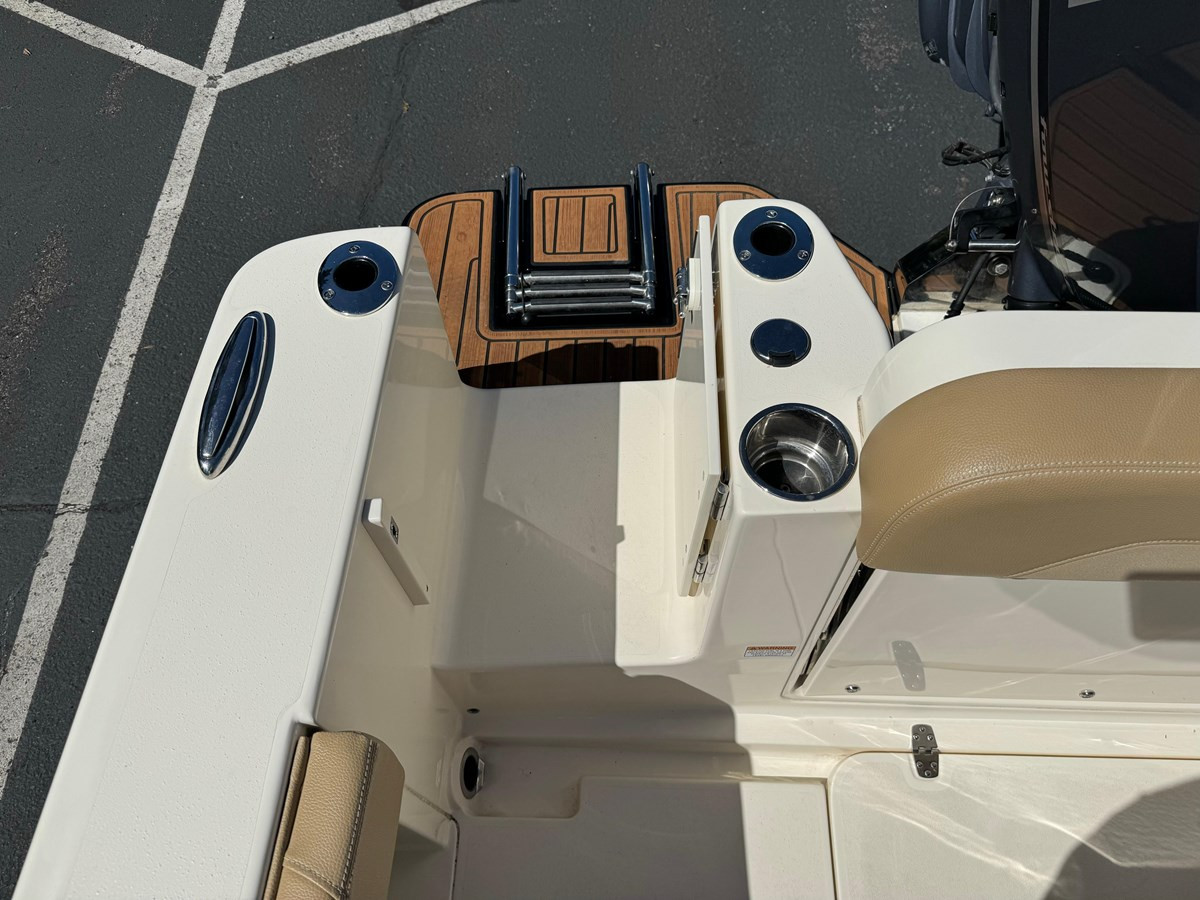 https://arconyachts.ams3.digitaloceanspaces.com/191968/conversions/large_4225250-optimize.jpg