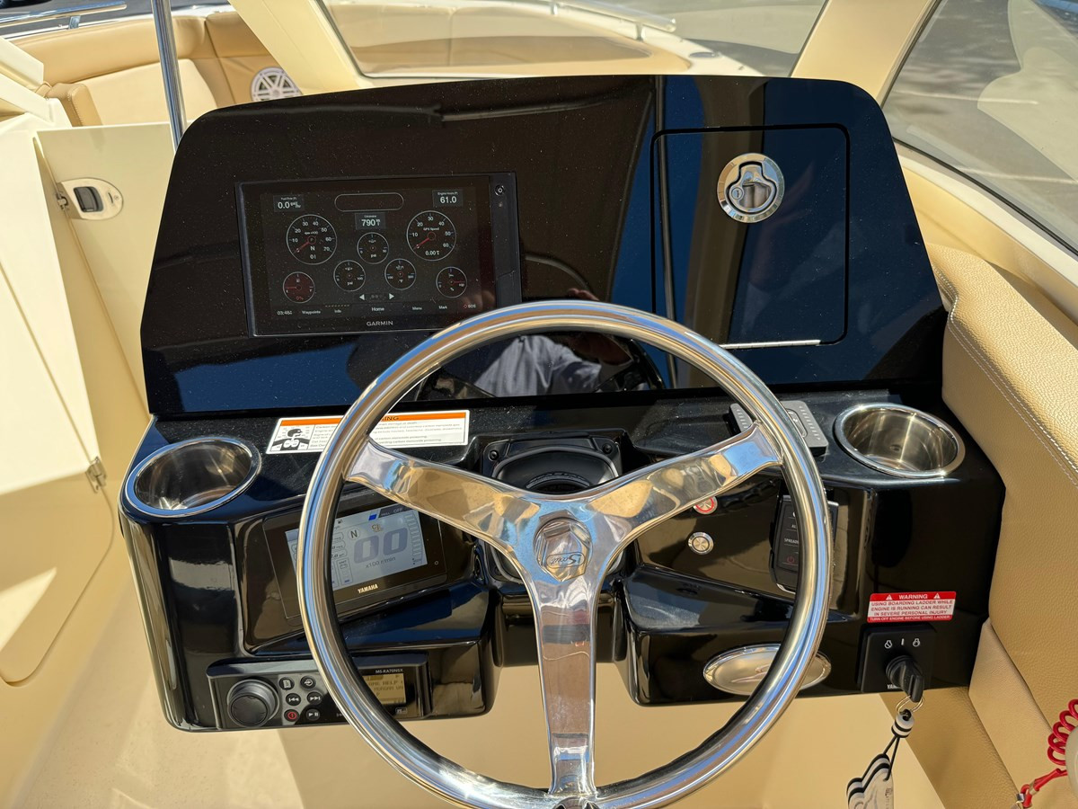 https://arconyachts.ams3.digitaloceanspaces.com/191980/conversions/large_4225258-optimize.jpg