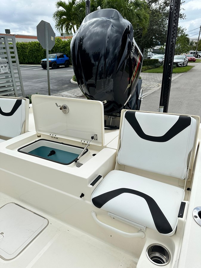 https://arconyachts.ams3.digitaloceanspaces.com/192036/conversions/large_4038012-optimize.jpg