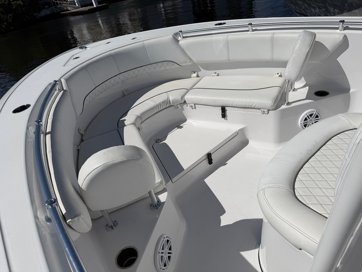 https://arconyachts.ams3.digitaloceanspaces.com/192143/conversions/large_4840326-optimize.jpg