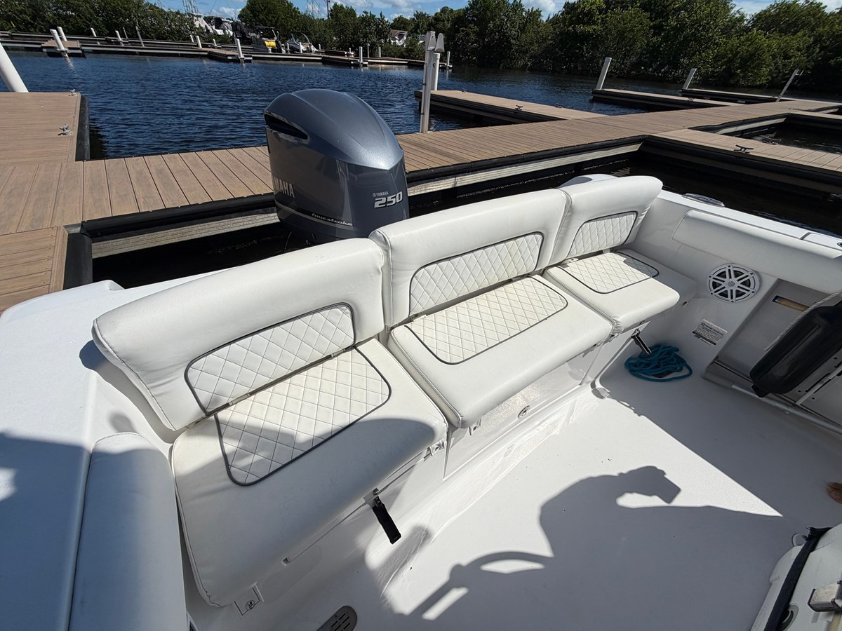 https://arconyachts.ams3.digitaloceanspaces.com/192145/conversions/large_4840327-optimize.jpg