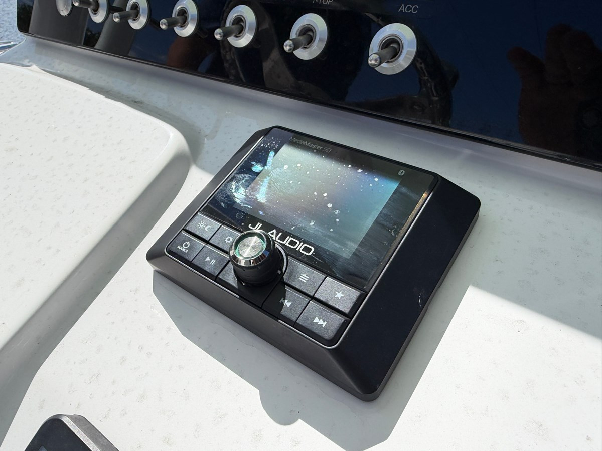 https://arconyachts.ams3.digitaloceanspaces.com/192153/conversions/large_4840331-optimize.jpg