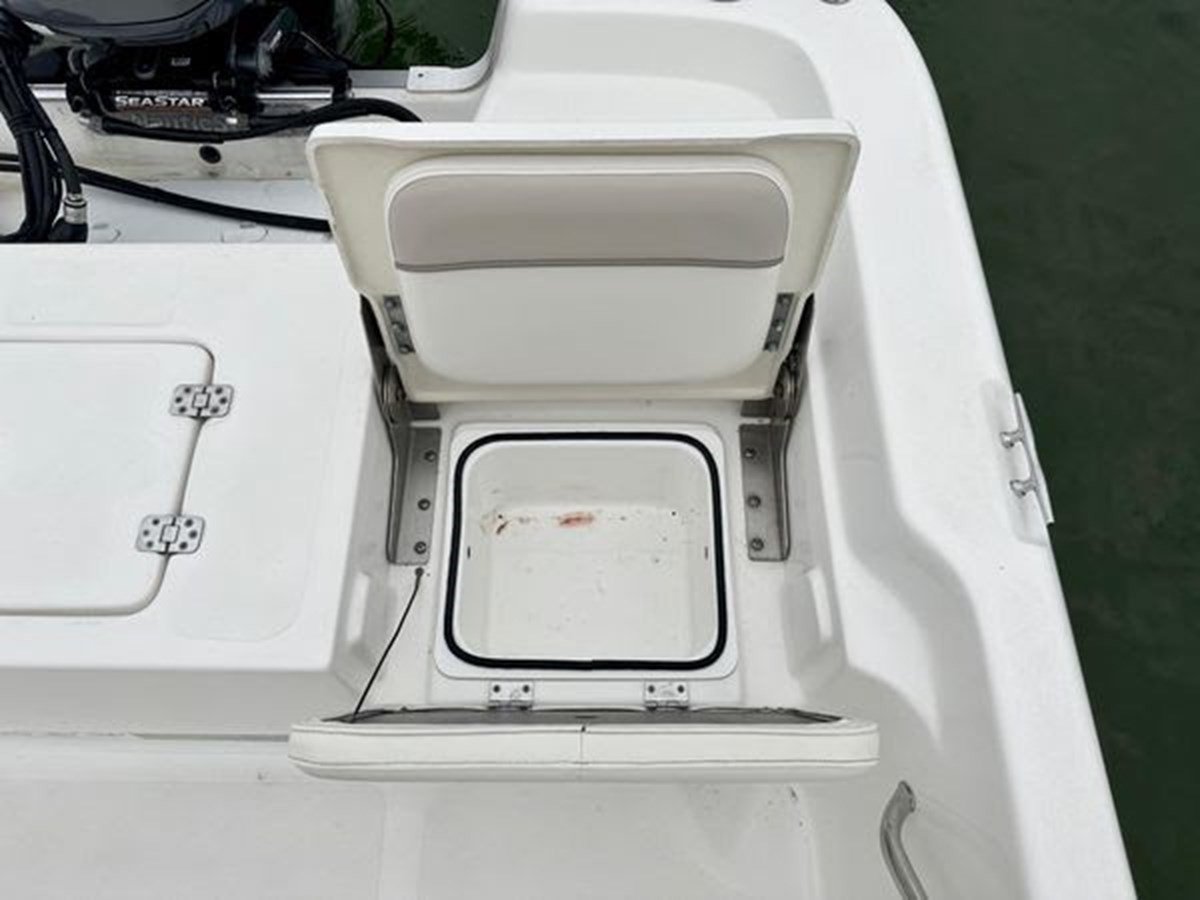 https://arconyachts.ams3.digitaloceanspaces.com/192483/conversions/large_3983628-optimize.jpg
