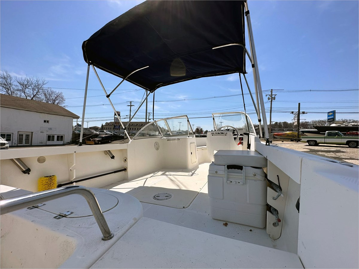 2001 SEA HUNT ESCAPE 200