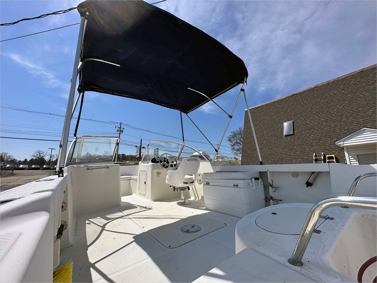 2001 SEA HUNT ESCAPE 200