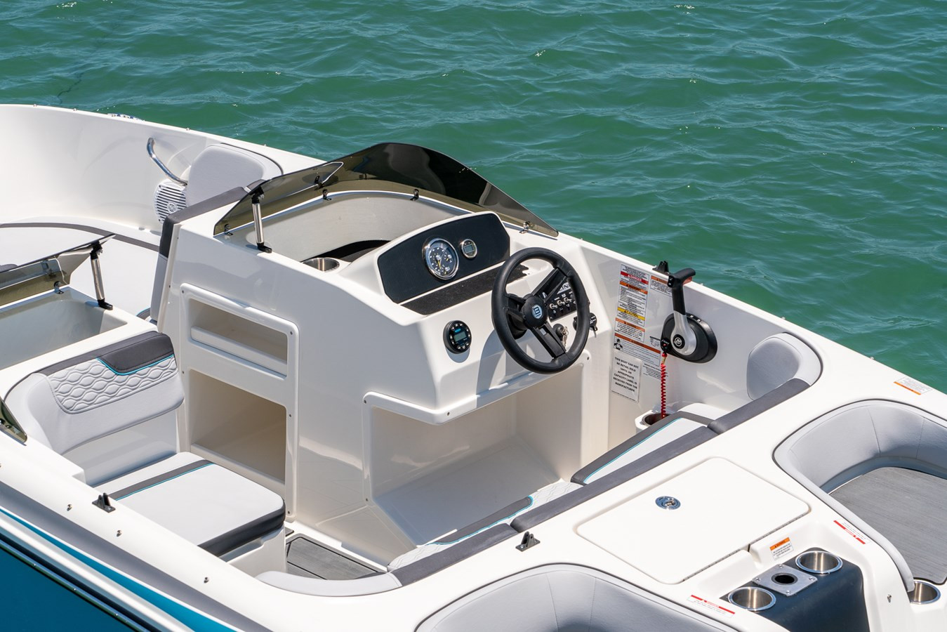 https://arconyachts.ams3.digitaloceanspaces.com/192772/conversions/large_4636418-optimize.jpg