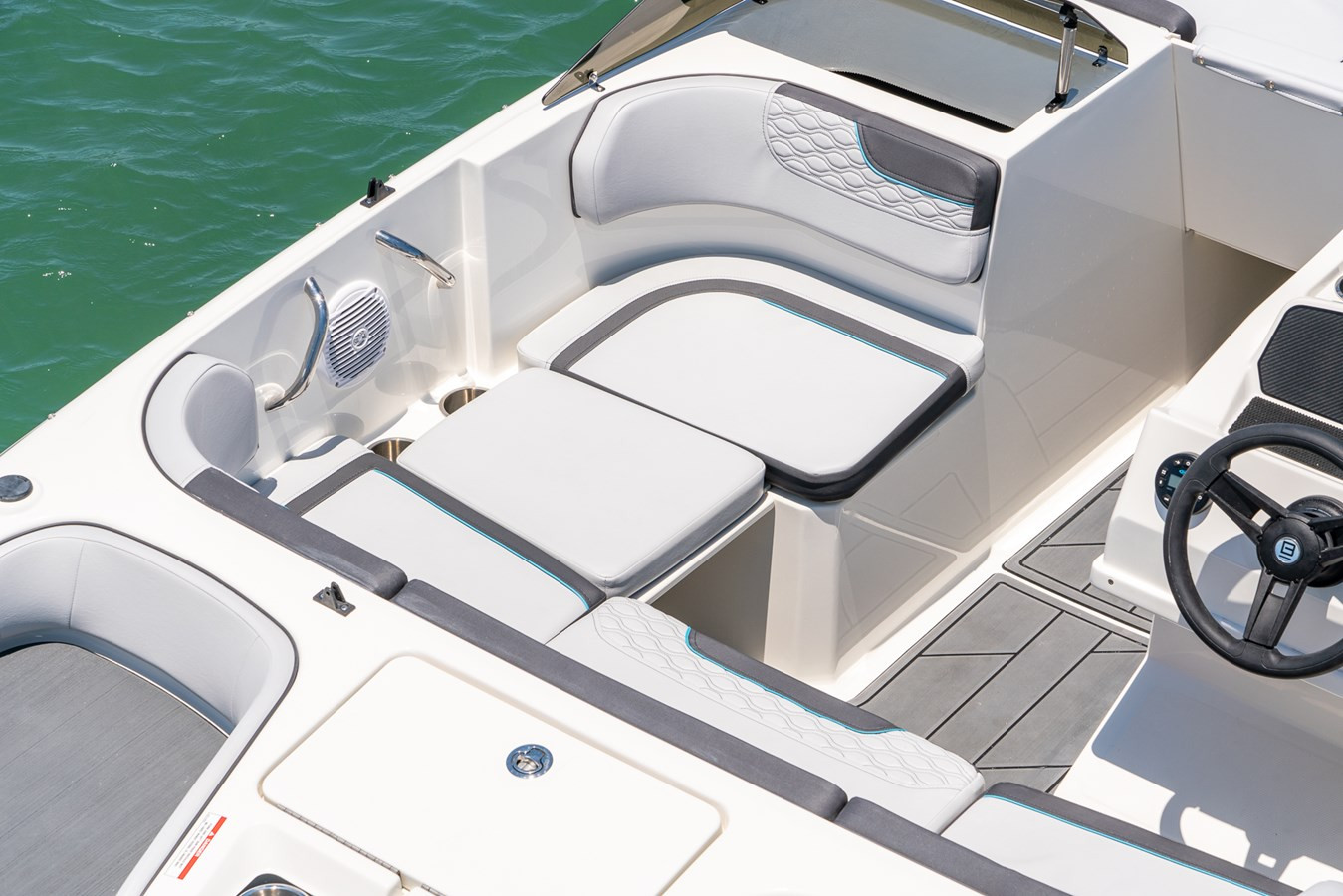 https://arconyachts.ams3.digitaloceanspaces.com/192780/conversions/large_4636422-optimize.jpg