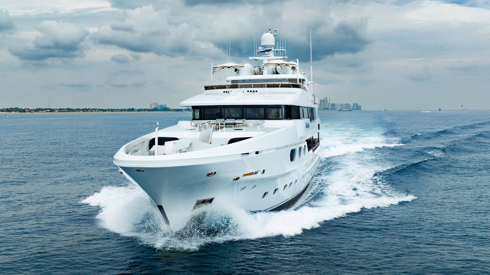 https://arconyachts.ams3.digitaloceanspaces.com/192927/conversions/large_4609247-optimize.jpg