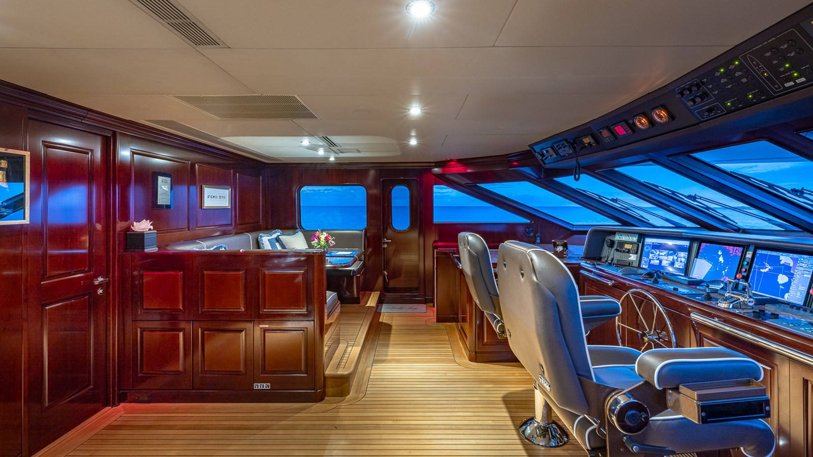 https://arconyachts.ams3.digitaloceanspaces.com/193042/conversions/large_4862326-optimize.jpg