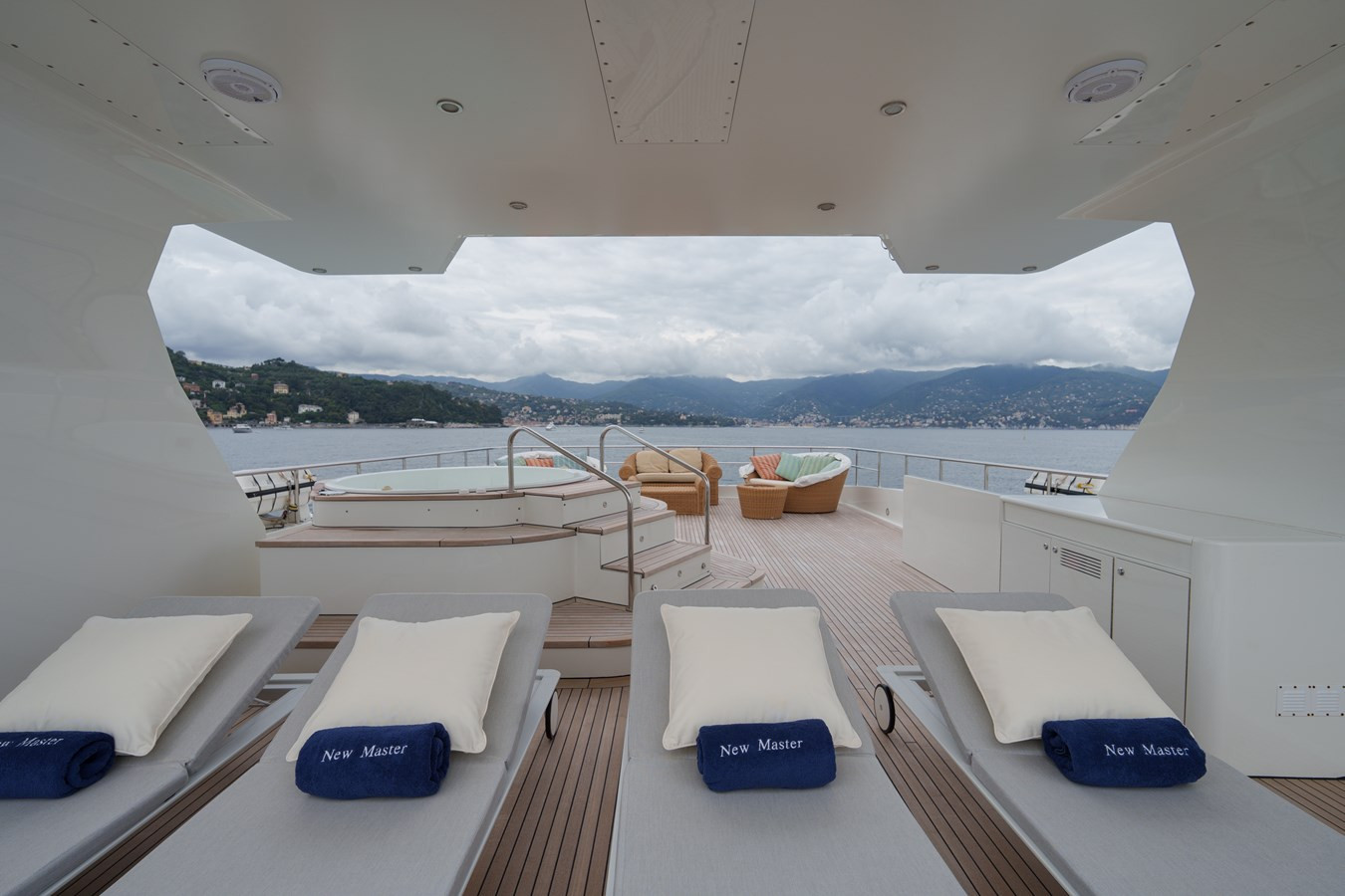 https://arconyachts.ams3.digitaloceanspaces.com/193105/conversions/large_4666704-optimize.jpg