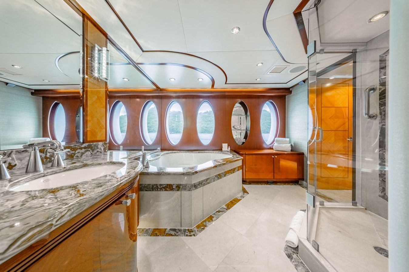 https://arconyachts.ams3.digitaloceanspaces.com/193163/conversions/large_4772086-optimize.jpg