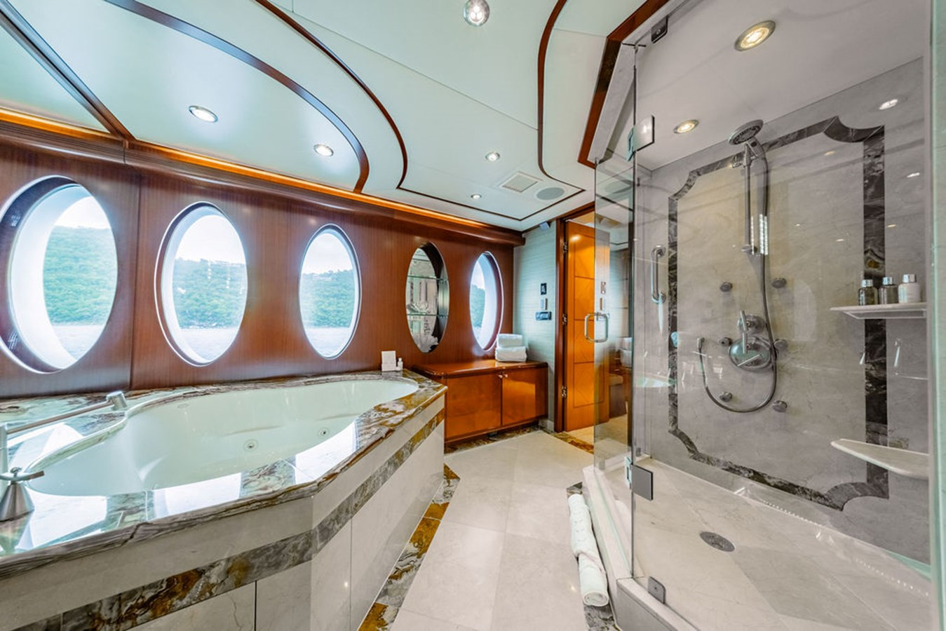 https://arconyachts.ams3.digitaloceanspaces.com/193164/conversions/large_4772087-optimize.jpg