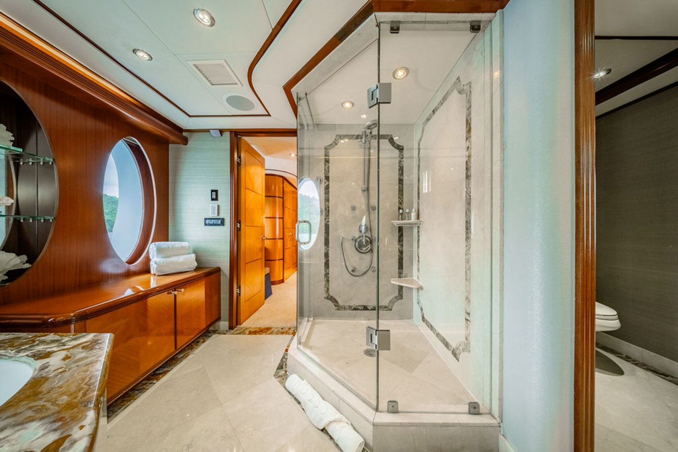 https://arconyachts.ams3.digitaloceanspaces.com/193165/conversions/large_4772088-optimize.jpg