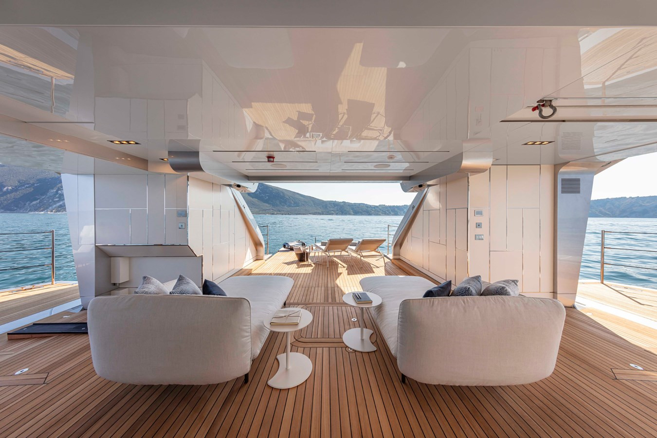 https://arconyachts.ams3.digitaloceanspaces.com/193196/conversions/large_4733767-optimize.jpg