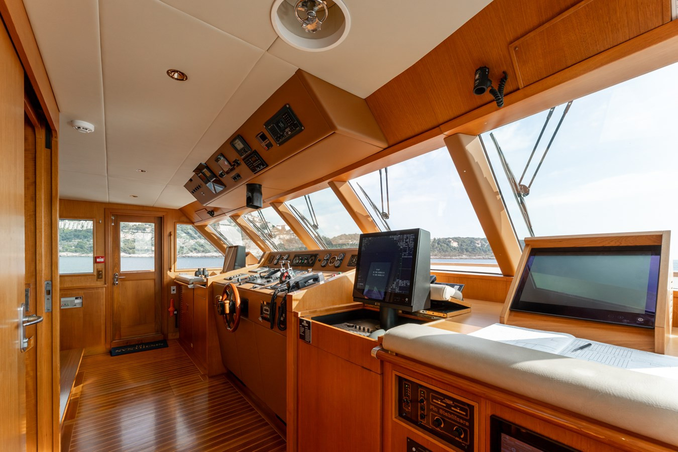 https://arconyachts.ams3.digitaloceanspaces.com/193201/conversions/large_4575754-optimize.jpg