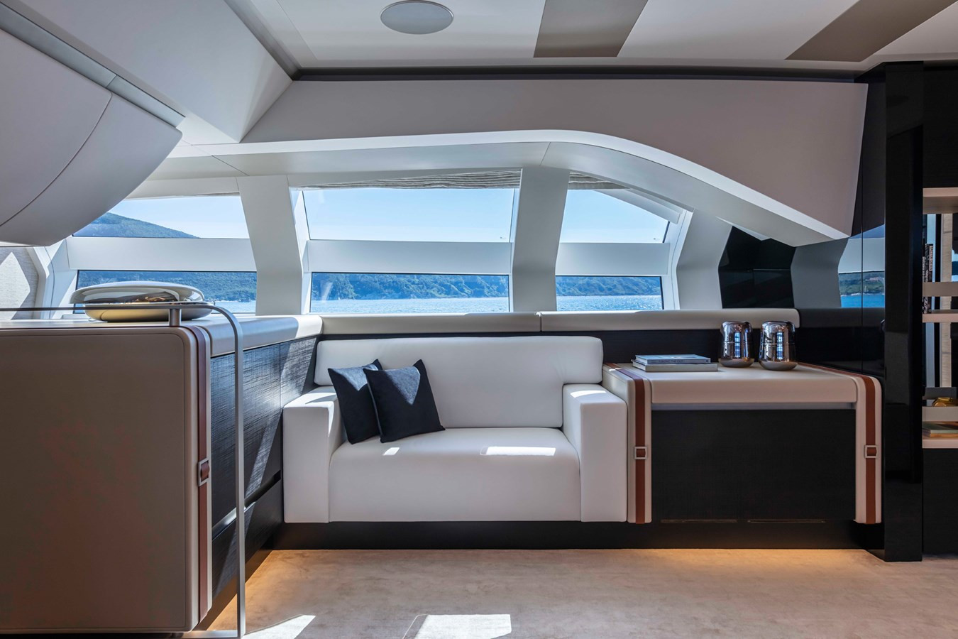 https://arconyachts.ams3.digitaloceanspaces.com/193219/conversions/large_4733783-optimize.jpg