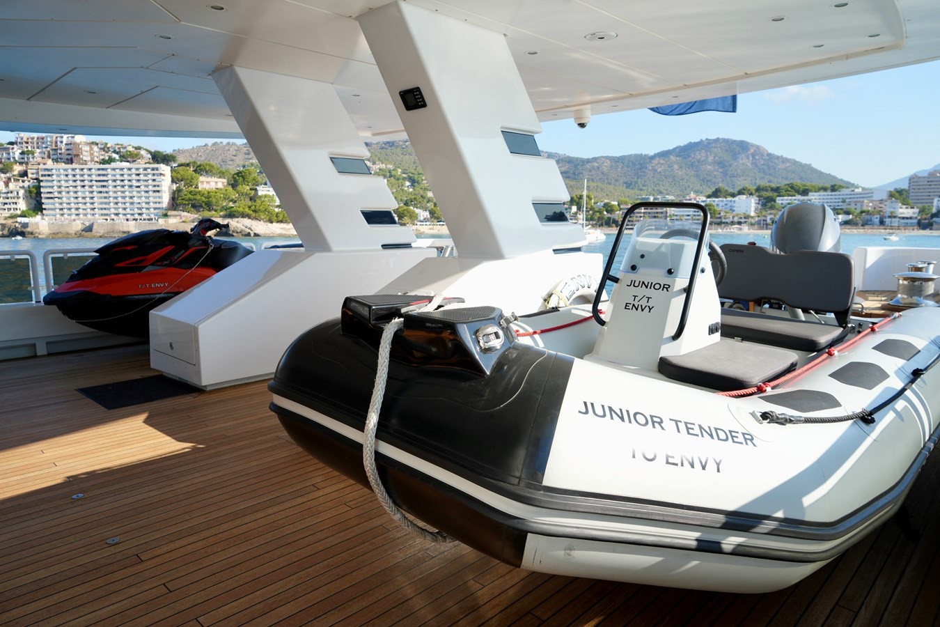 https://arconyachts.ams3.digitaloceanspaces.com/193257/conversions/large_4721355-optimize.jpg