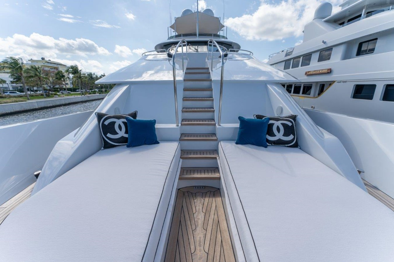 https://arconyachts.ams3.digitaloceanspaces.com/193311/conversions/large_4323924-optimize.jpg