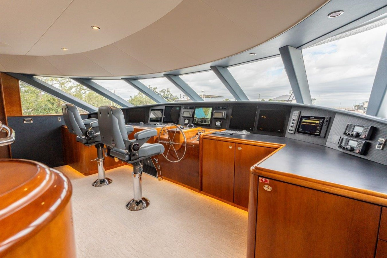 https://arconyachts.ams3.digitaloceanspaces.com/193312/conversions/large_4323925-optimize.jpg