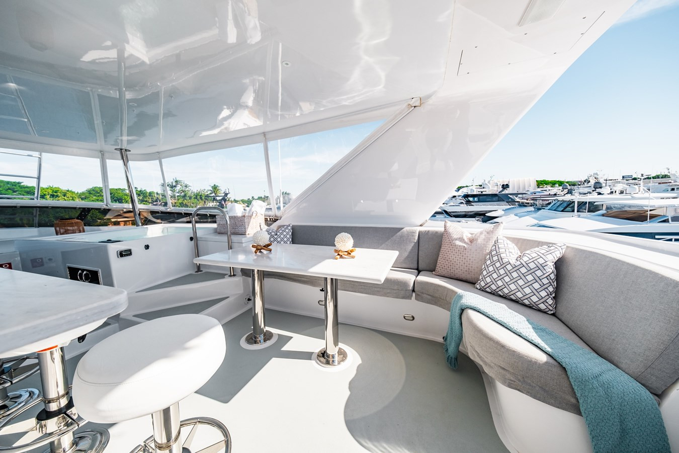 https://arconyachts.ams3.digitaloceanspaces.com/193351/conversions/large_4757195-optimize.jpg