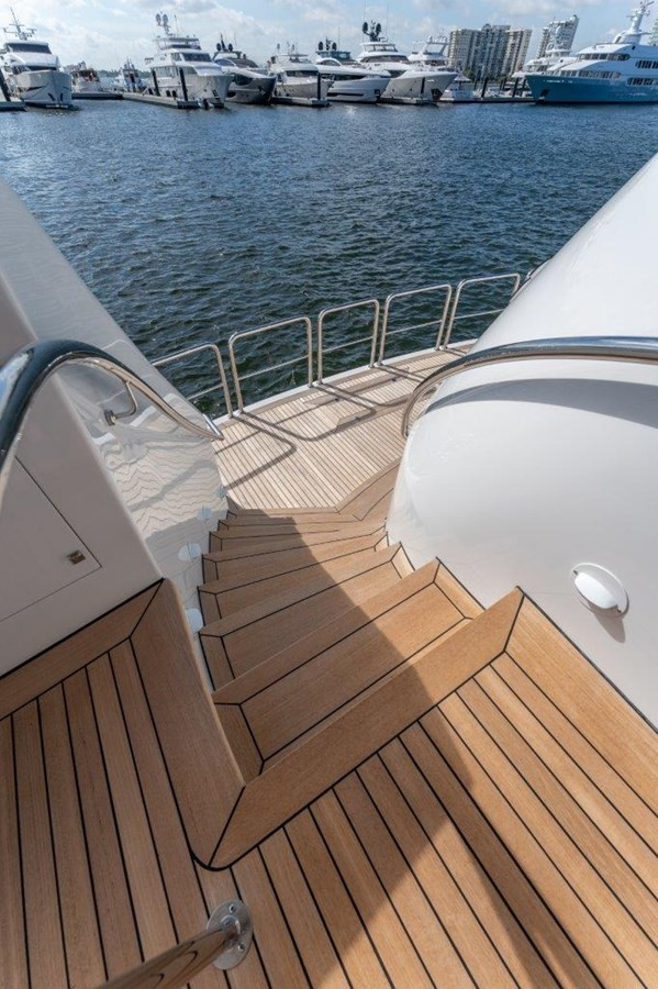 https://arconyachts.ams3.digitaloceanspaces.com/193354/conversions/large_4323948-optimize.jpg