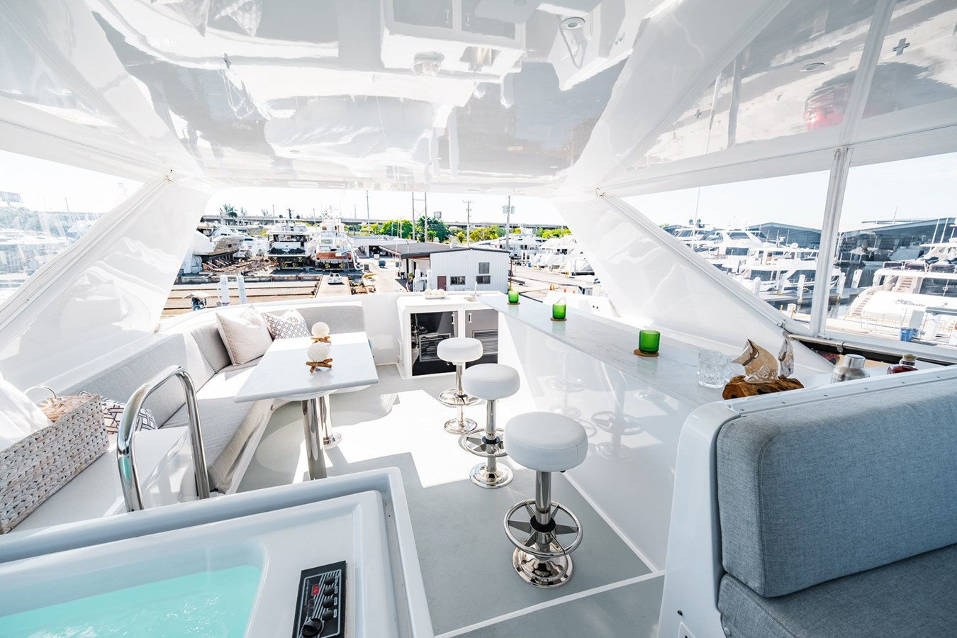 https://arconyachts.ams3.digitaloceanspaces.com/193355/conversions/large_4757197-optimize.jpg