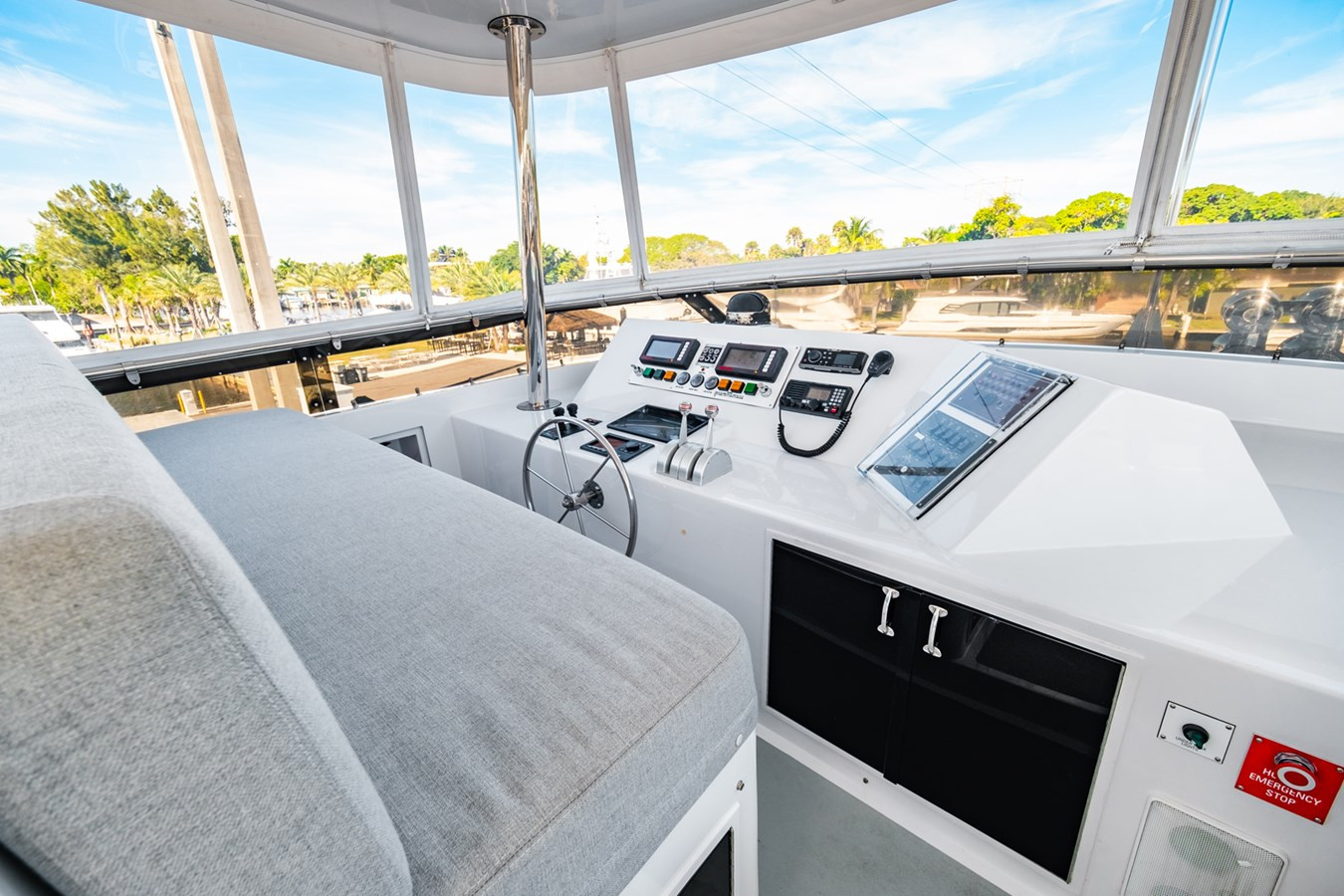https://arconyachts.ams3.digitaloceanspaces.com/193359/conversions/large_4757199-optimize.jpg