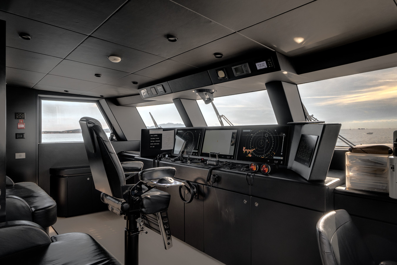 https://arconyachts.ams3.digitaloceanspaces.com/193421/conversions/large_4865840-optimize.jpg