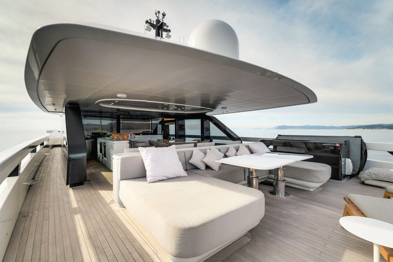 https://arconyachts.ams3.digitaloceanspaces.com/193428/conversions/large_4865847-optimize.jpg