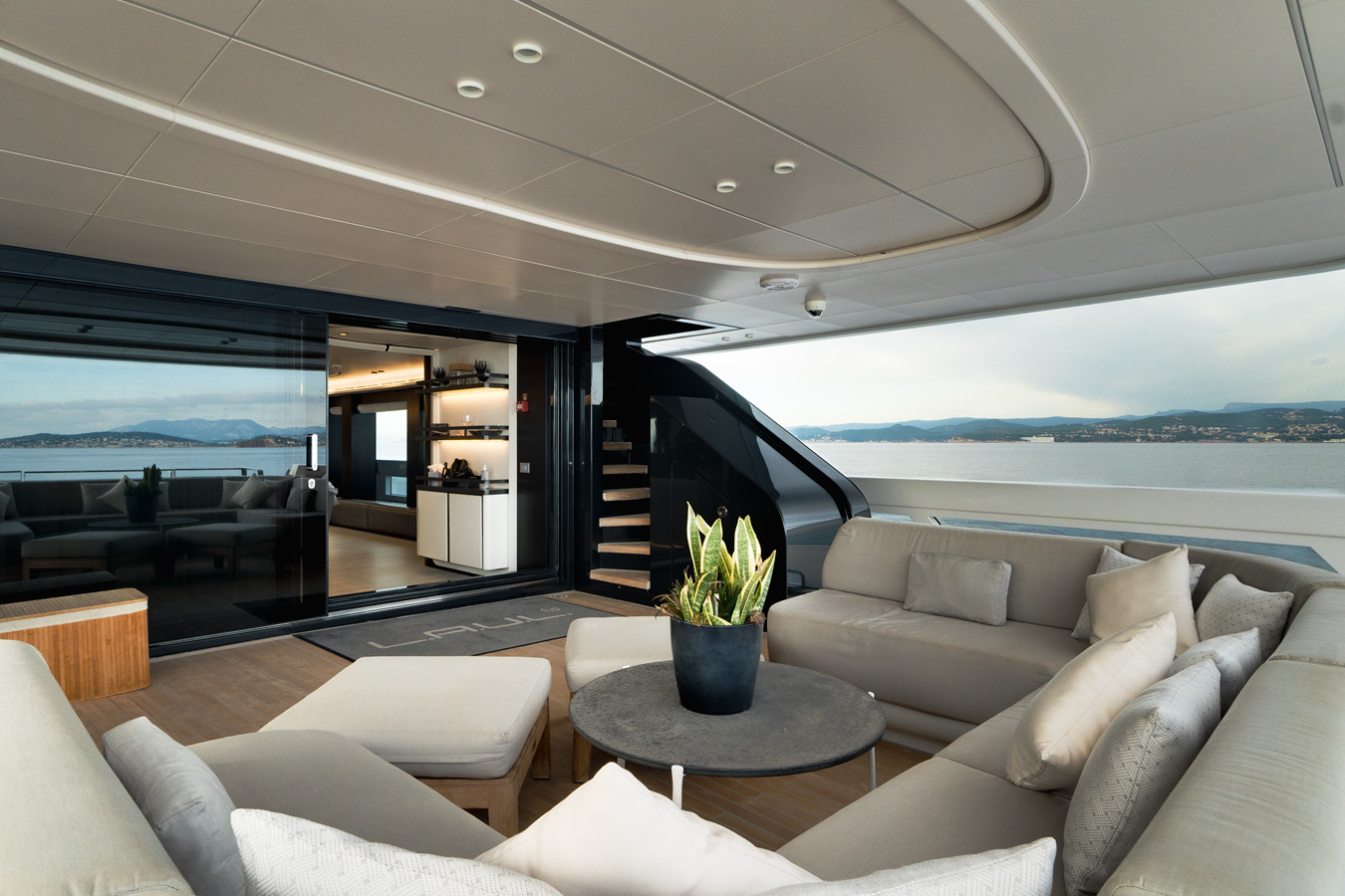https://arconyachts.ams3.digitaloceanspaces.com/193430/conversions/large_4865849-optimize.jpg