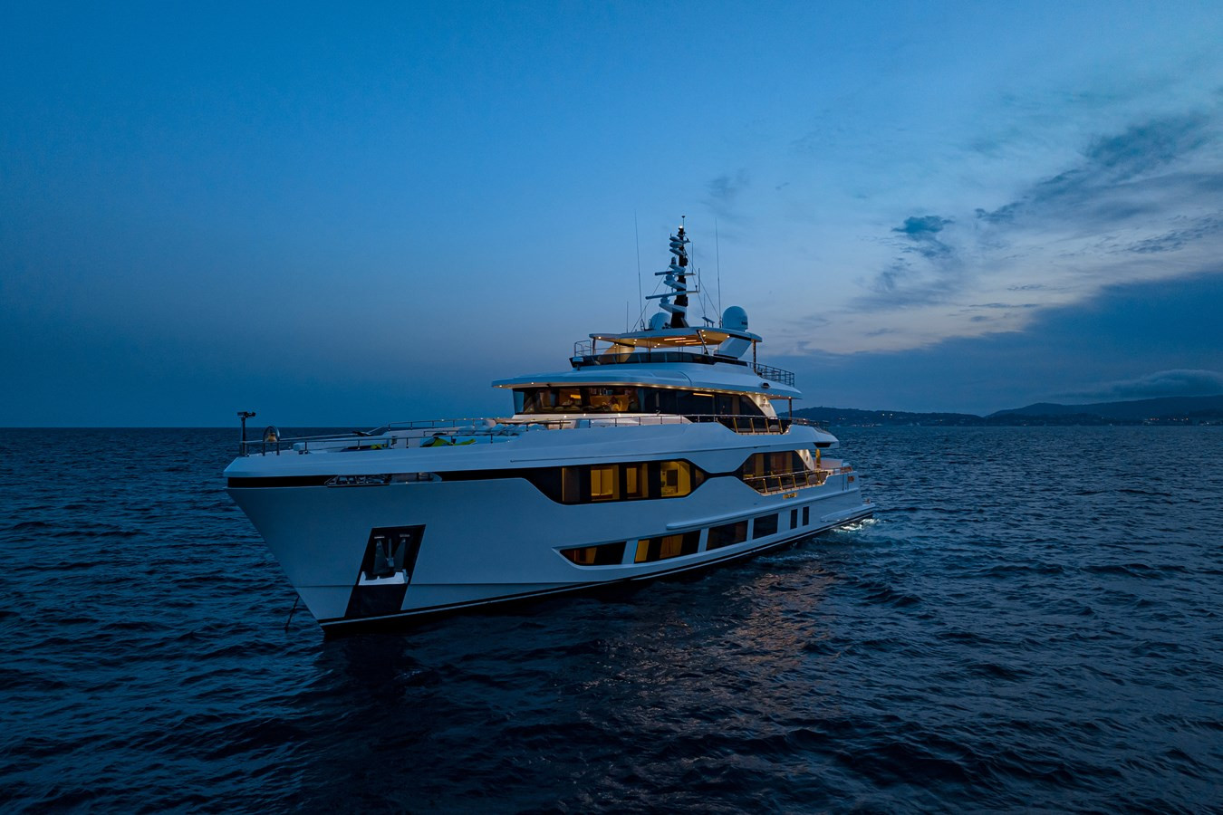 https://arconyachts.ams3.digitaloceanspaces.com/193466/conversions/large_4121316-optimize.jpg