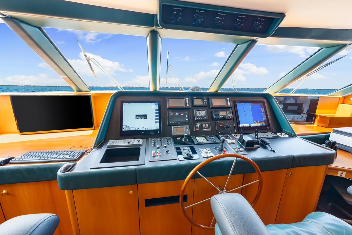 https://arconyachts.ams3.digitaloceanspaces.com/193515/conversions/large_4565415-optimize.jpg