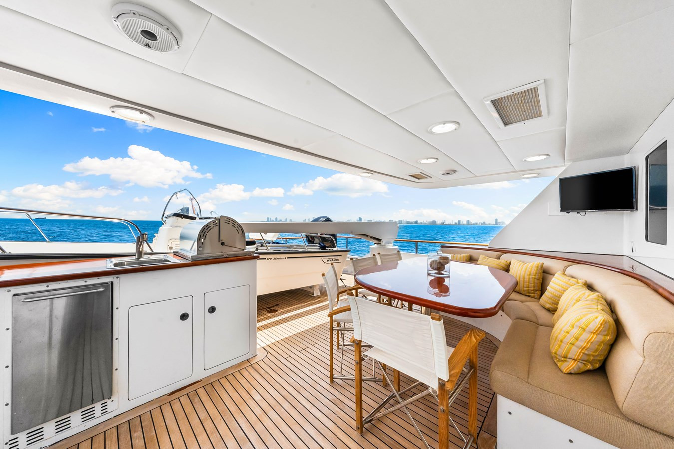 https://arconyachts.ams3.digitaloceanspaces.com/193522/conversions/large_4565418-optimize.jpg