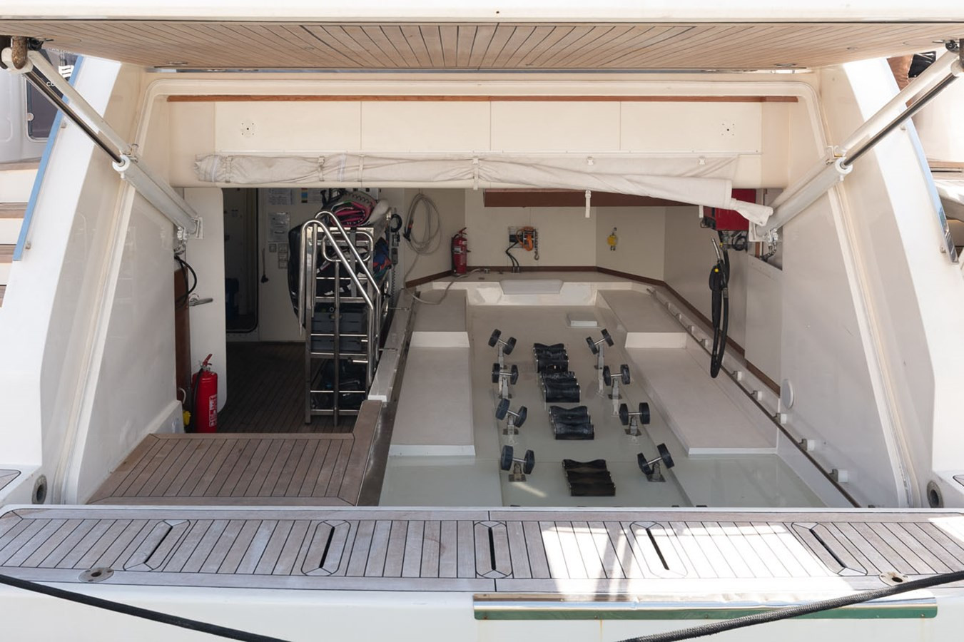 https://arconyachts.ams3.digitaloceanspaces.com/193523/conversions/large_4872425-optimize.jpg